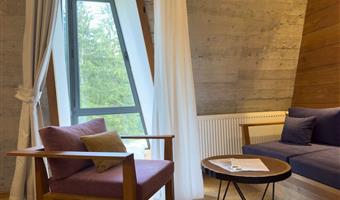 1 letto matrimoniale queen size, camere non fumatori, cassaforte, minibar, collegamento wi-fi, aria condizionata, asciugacapelli, colazione completa