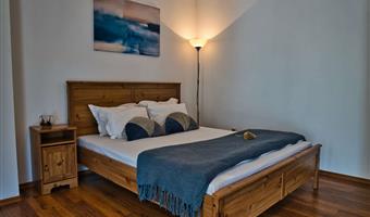 1 letto matrimoniale queen size, camere non fumatori, monolocale, divano letto, balcone, angolo cottura, collegamento wi-fi, colazione completa