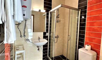 1 letto matrimoniale queen size, camere non fumatori, monolocale, divano letto, balcone, angolo cottura, collegamento wi-fi, colazione completa