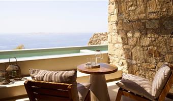 junior suite con mini piscina privata, vista mare, 1 letto matrimoniale king size, camera non fumatori, terrazza, soggiorno, colazione completa