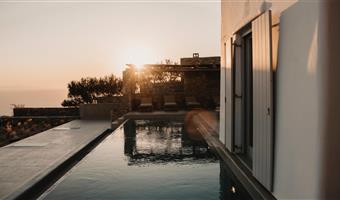 signature suite con accesso alla piscina semiprivata, vista mare,1 letto king size, camera non fumatori, terrazza,  soggiorno, colazione completa