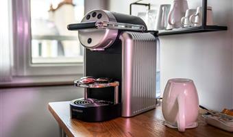 2 letti singoli, camera superior, vista su rue de vaugirard, ambiente spazioso e luminoso, tv con schermo lcd di grandi dimensioni, bollitore per tè e caffè