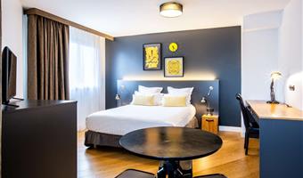 suite -1 letto queen size, divano letto, salottino, bagno, aria condizionata, 32,5 metri quadri