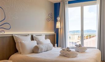 1 letto king size, 2 letti singoli a castello, camere non fumatori, camera per famiglie, letto doppio su richiesta, accappatoio e pantofole, vassoio di cortesia