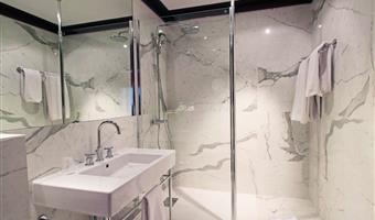 1 letto matrimoniale queen size, camere non fumatori, camera comfort, minibar, aria condizionata, vassoio di cortesia