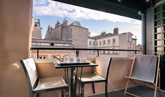 1 letto matrimoniale king size, camere non fumatori, camera prestige, minibar, aria condizionata, bollitore per caffè, accappatoio e pantofole