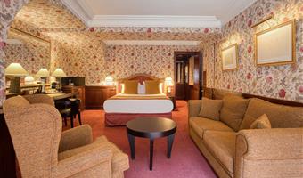 1 letto matrimoniale king size, camere non fumatori, camera prestige, minibar, aria condizionata, bollitore per caffè, accappatoio e pantofole