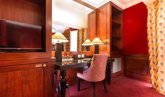 suite -1 letto king size, camere non fumatori, minibar, aria condizionata, bollitore per caffè, accappatoio e pantofole