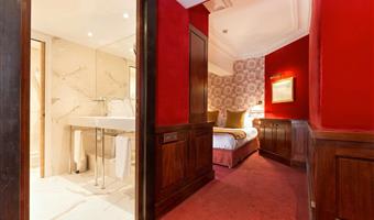 suite -1 letto king size, camere non fumatori, minibar, aria condizionata, bollitore per caffè, accappatoio e pantofole