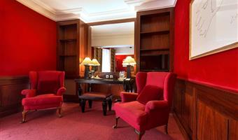 suite -1 letto king size, camere non fumatori, minibar, aria condizionata, bollitore per caffè, accappatoio e pantofole