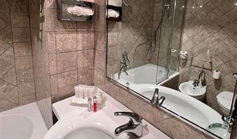 1 letto queen size e 1 letto singolo, camera comfort, camera tripla