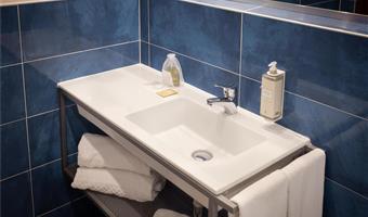 1 letto queen size convertibile in due letti gemelli, divano letto da una piazza e mezza, camera non fumatori, camera tripla classica