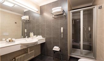1 letto matrimoniale queen size oppure 2 letti singoli, camera per famiglie, divano letto queen size, wi-fi