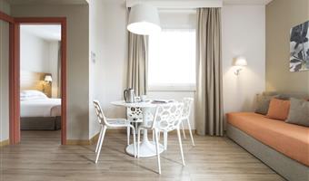 1 letto matrimoniale king size, camere non fumatori, camera executive, divano letto per uno, lounge area, minibar gratuito, pavimento in parquet