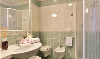 1 letto king size 1 letto singolo, 1 divano letto, suite junior