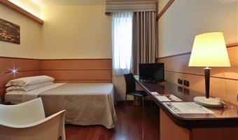 1 letto singolo, camera economy nell'edificio annesso, finestra alta a bocca di lupo, colazione non inclusa