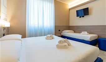 1 letto king size 1 letto singolo, camera stile classico, letto doppio su richiesta