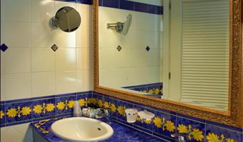 1 letto matrimoniale king size, camera deluxe, vista mare frontale, letto doppio su richiesta