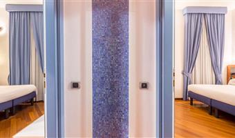 1 letto king size, 2 letti singoli, 2 camere adiacenti, camera family, insonorizzata, accesso wi-fi gratuito!