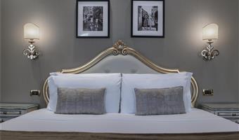 1 letto queen size, 1 divano letto singolo, camere non fumatori, camera tripla in stile classico,  letti singoli su richiesta