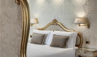 1 letto matrimoniale queen size, 1 divano letto doppio, camera non fumatori, camera stile classico, letti singoli su richiesta