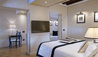 1 letto queen size,  camera premium non fumatori, salottino con divano