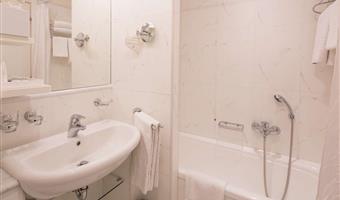 1 letto matrimoniale king size, un letto singolo extra, camera tripla classica