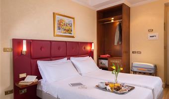 1 letto matrimoniale queen size, camera comfort, letti singoli disponibili su richiesta