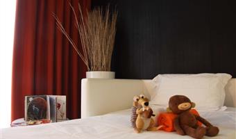 1 letto king size 1 letto singolo, camera per famiglie, secondo posto letto divano letto, minibar con acqua gratuita, wi-fi, televisione digitale