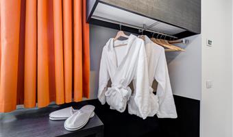 1 letto matrimoniale king size, camera privilege, wi-fi, televisione digitale, bevande analcoliche gratuite nel minibar, parcheggio in garage gratuito