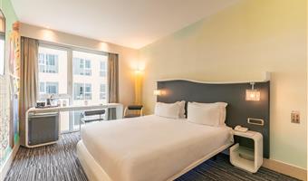 1 letto matrimoniale king size, camera comfort, 2 letti singoli su richiesta, wi-fi, bollitore per tè e caffè, accappatoio e ciabattine