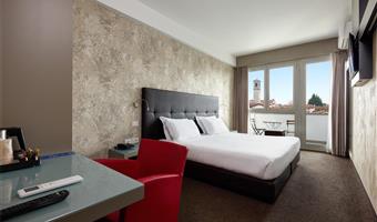 1 letto matrimoniale king size, camera comfort, vista sul giardino, terrazza, convertibile in due letti gemelli