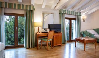 1 letto matrimoniale king size, camere non fumatori, suite junior, divano letto