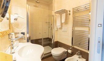 1 letto singolo, camere non fumatori, letto francese, camera stile classico, smart tv 43