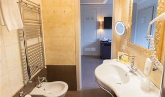 1 letto singolo, camere non fumatori, letto francese, camera stile classico, smart tv 43