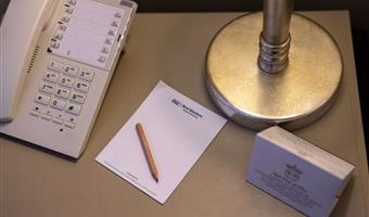 1 letto matrimoniale queen size, junior suite, divano letto, vista sul mare, soggiorno, smart tv 43