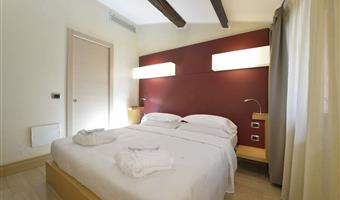 1 letto matrimoniale king size, suite junior, soggiorno, cabina armadio