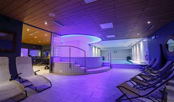 1 letto matrimoniale king size, suite junior, divano letto, wi-fi, pay tv gratuita, accappatoio e pantofole, accesso spa