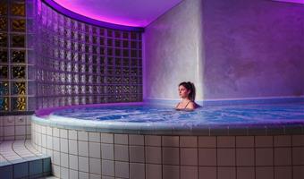 1 letto matrimoniale king size, suite junior, divano letto, wi-fi, pay tv gratuita, accappatoio e pantofole, accesso spa