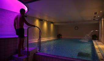 1 letto matrimoniale king size, suite junior, divano letto, wi-fi, pay tv gratuita, accappatoio e pantofole, accesso spa