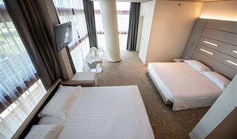 1 letto matrimoniale queen size, 1 divano letto queen size, camera comfort, 30 mq, camera non fumatori, insonorizzazione, wi-fi