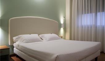 1 letto matrimoniale king size, camere non fumatori, camera standard, letto doppio su richiesta, wi-fi, bottiglia di acqua minerale gratuita