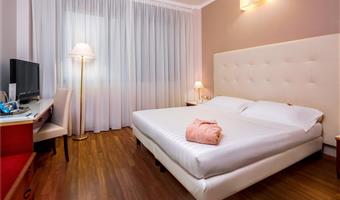 1 letto matrimoniale king size, camere non fumatori, camera superior, wi-fi, bottiglia di acqua minerale gratuita, accappatoio e pantofole