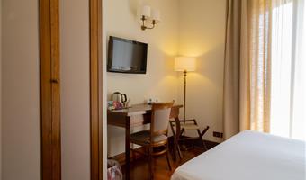 1 letto matrimoniale queen size, camera standard, letto doppio su richiesta
