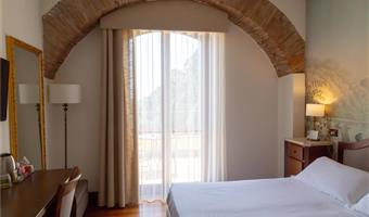 1 letto matrimoniale queen size, camera standard, letto doppio su richiesta