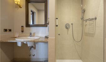 1 letto queen size e 1 letto singolo, camere non fumatori, camera superior, balcone, vista sul lago, parcheggio in garage gratuito, accesso gratuito al centro benessere