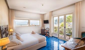 1 letto matrimoniale king size, camere non fumatori, camera superior, balcone, sea view, convertibile in due letti gemelli, colazione completa