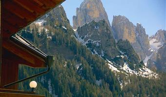 1 letto matrimoniale queen size, camere non fumatori, camera standard, balcone, vista sulla montagna