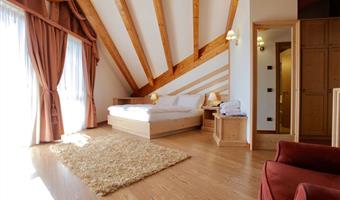 1 letto matrimoniale queen size, non fumatori, junior suite, balcone, vista montagna