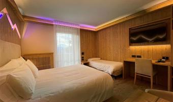 1 letto queen size e 1 letto singolo, camere non fumatori, camera comfort, balcone, vista sulla montagna